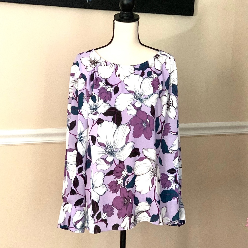 ⭐️🌟 Worthington lavender Floral Blouse